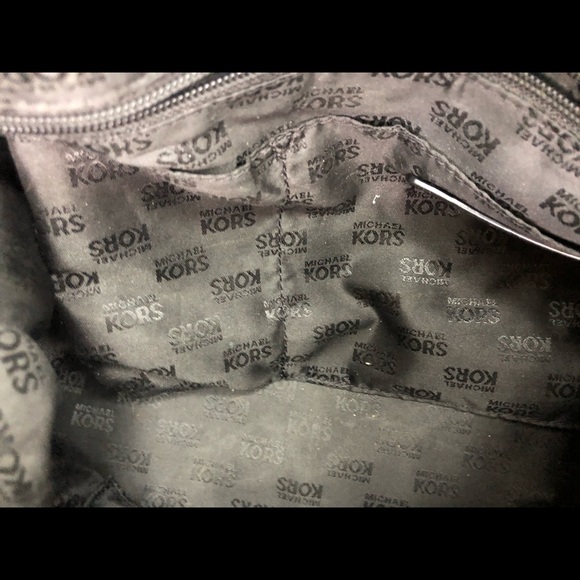 {SOLD} Micheal Kors Satchel handbag Large - Picture 5 of 6